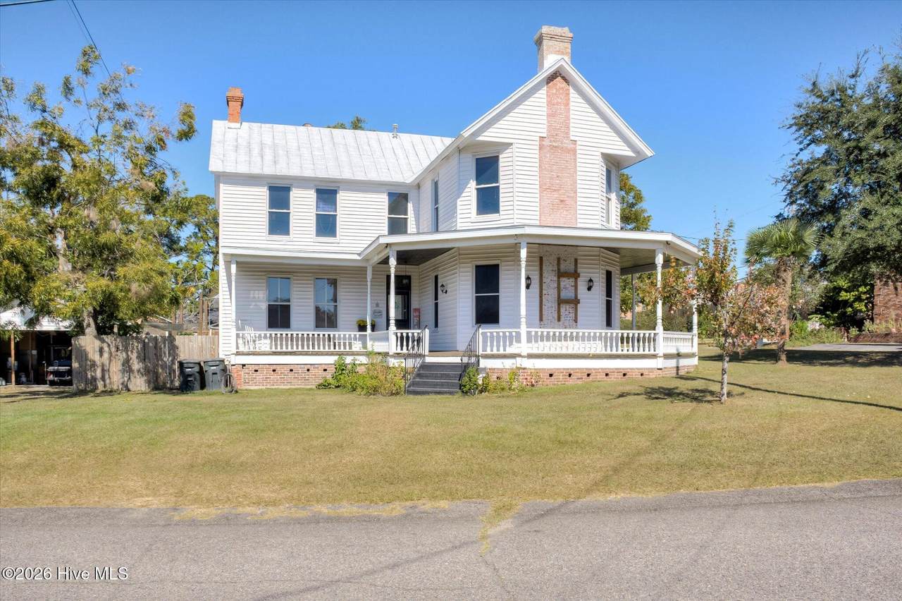 401 Forest Avenue - Photo 1