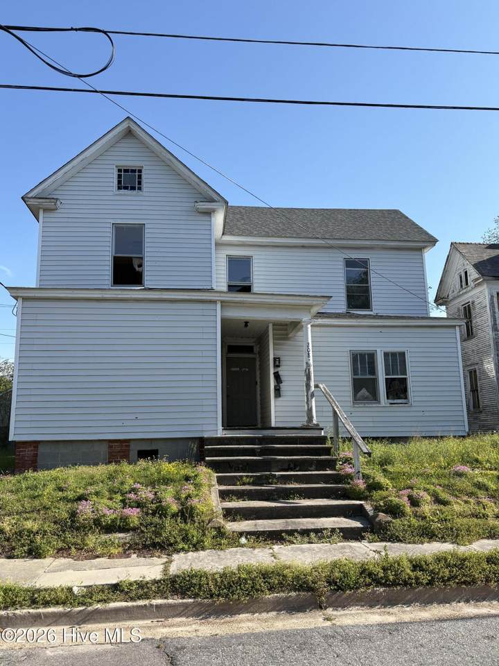208 Burgess Street - Photo 1