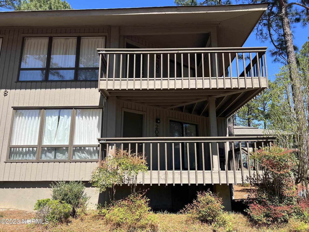 207 Foxkroft Drive - Photo 1