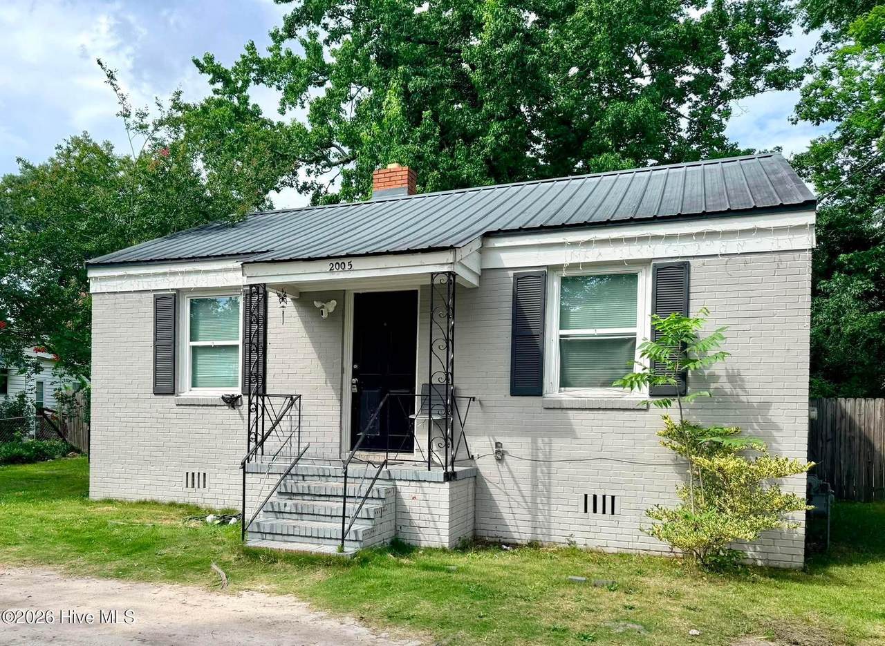 2005 Chester Avenue - Photo 1