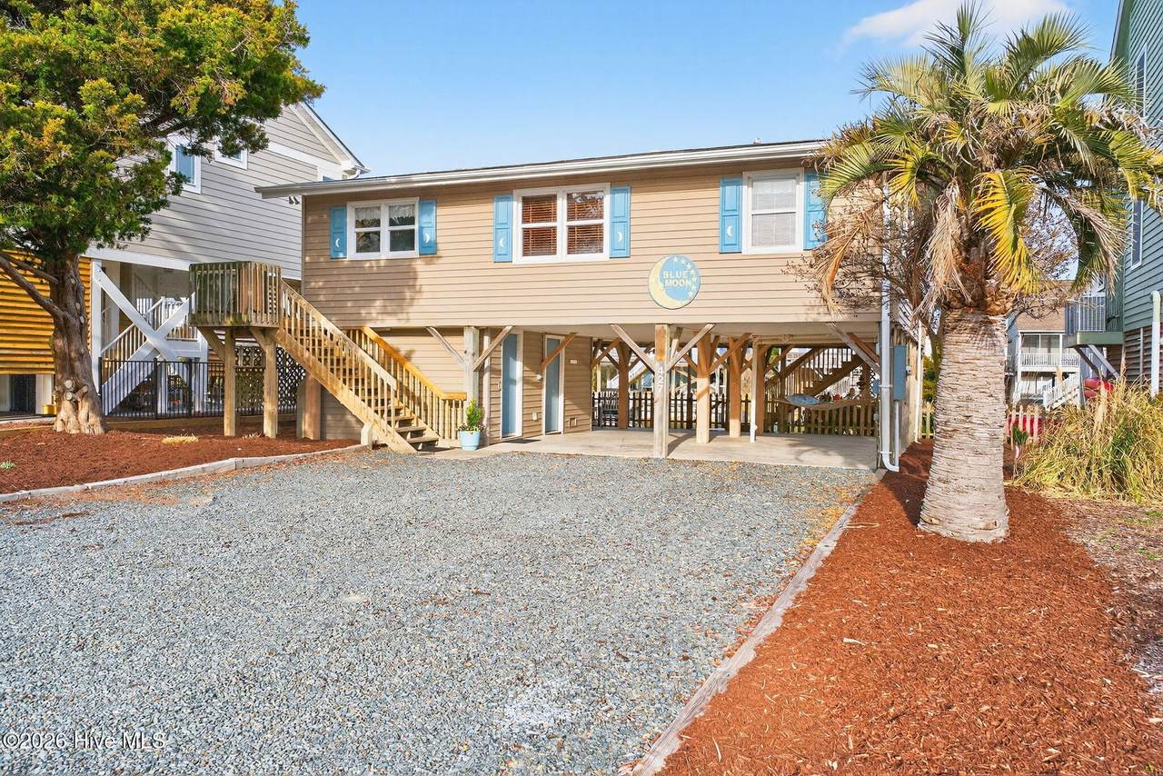 427 6th Street - Photo 1