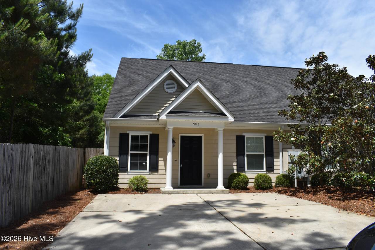 504 York Loop - Photo 1