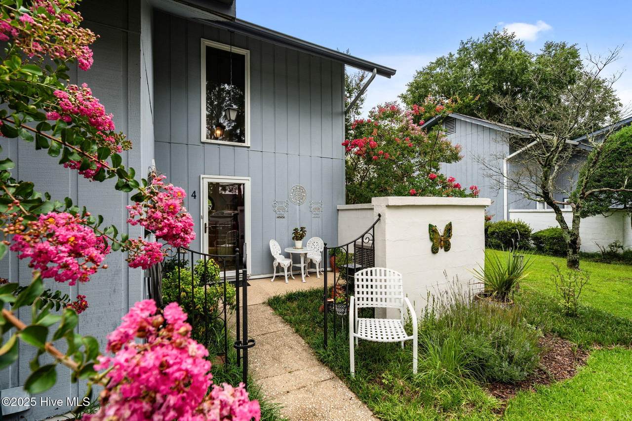 4 Foxhill Circle - Photo 1