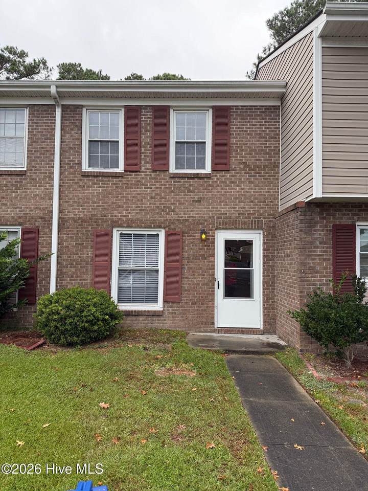 141 King George Court - Photo 1