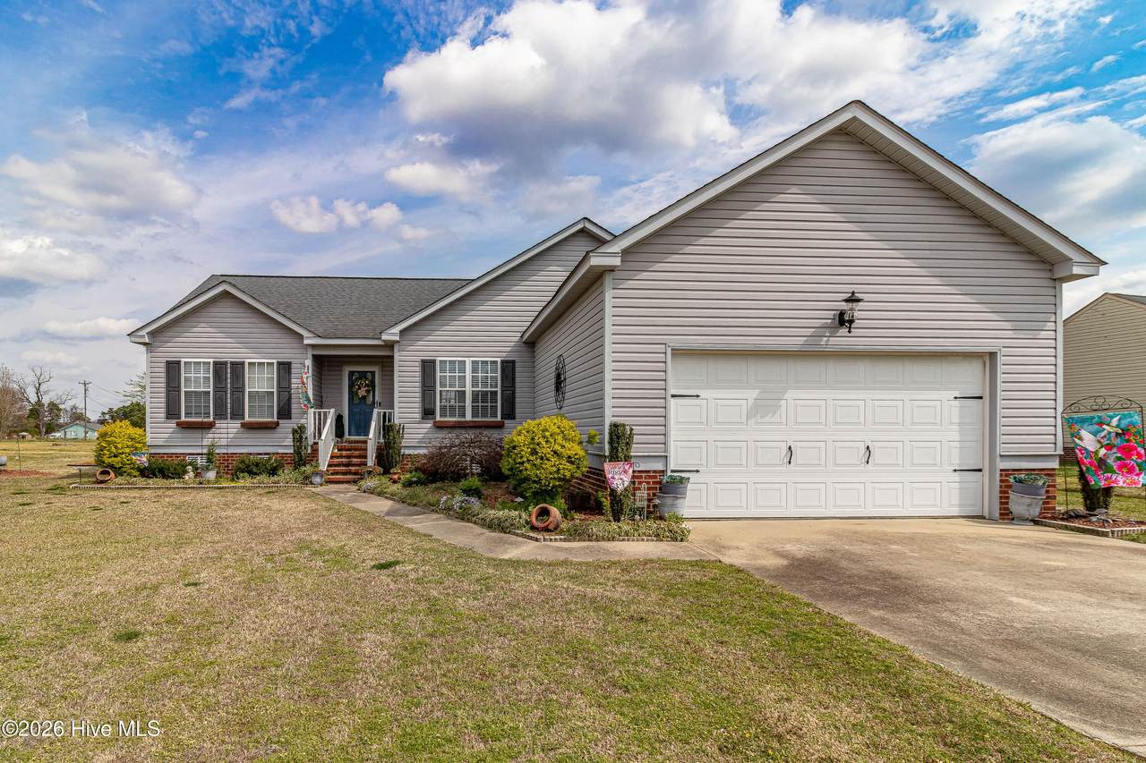 102 Wesley Drive - Photo 1