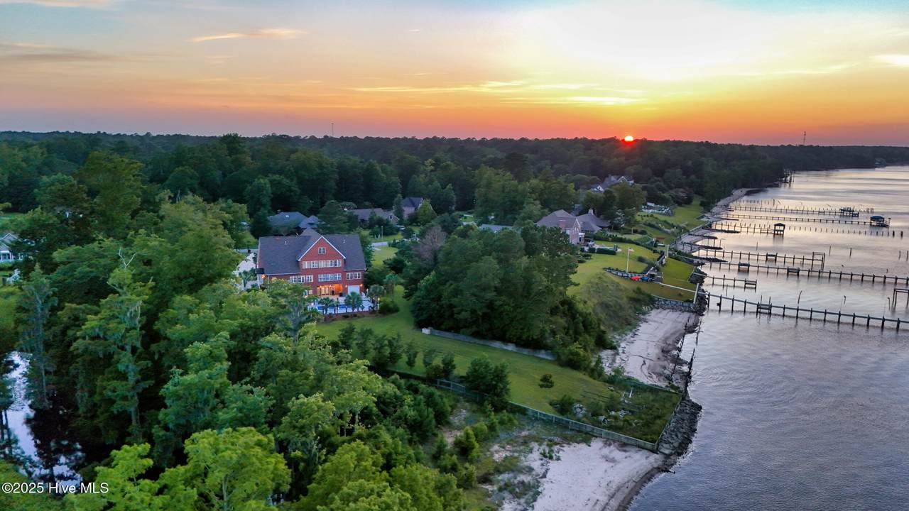 240 Drake Landing - Photo 1
