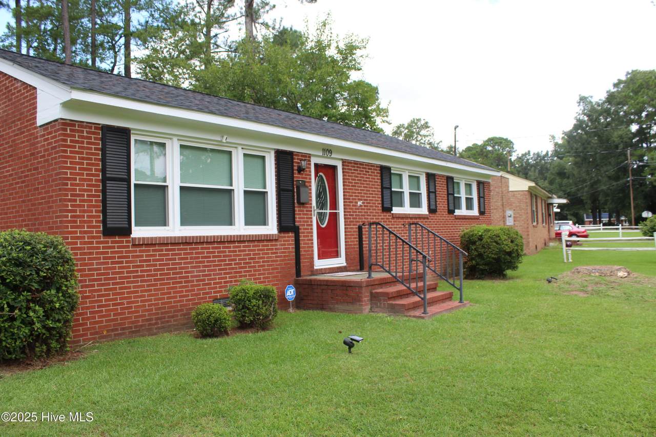 1109 Porter Street - Photo 1