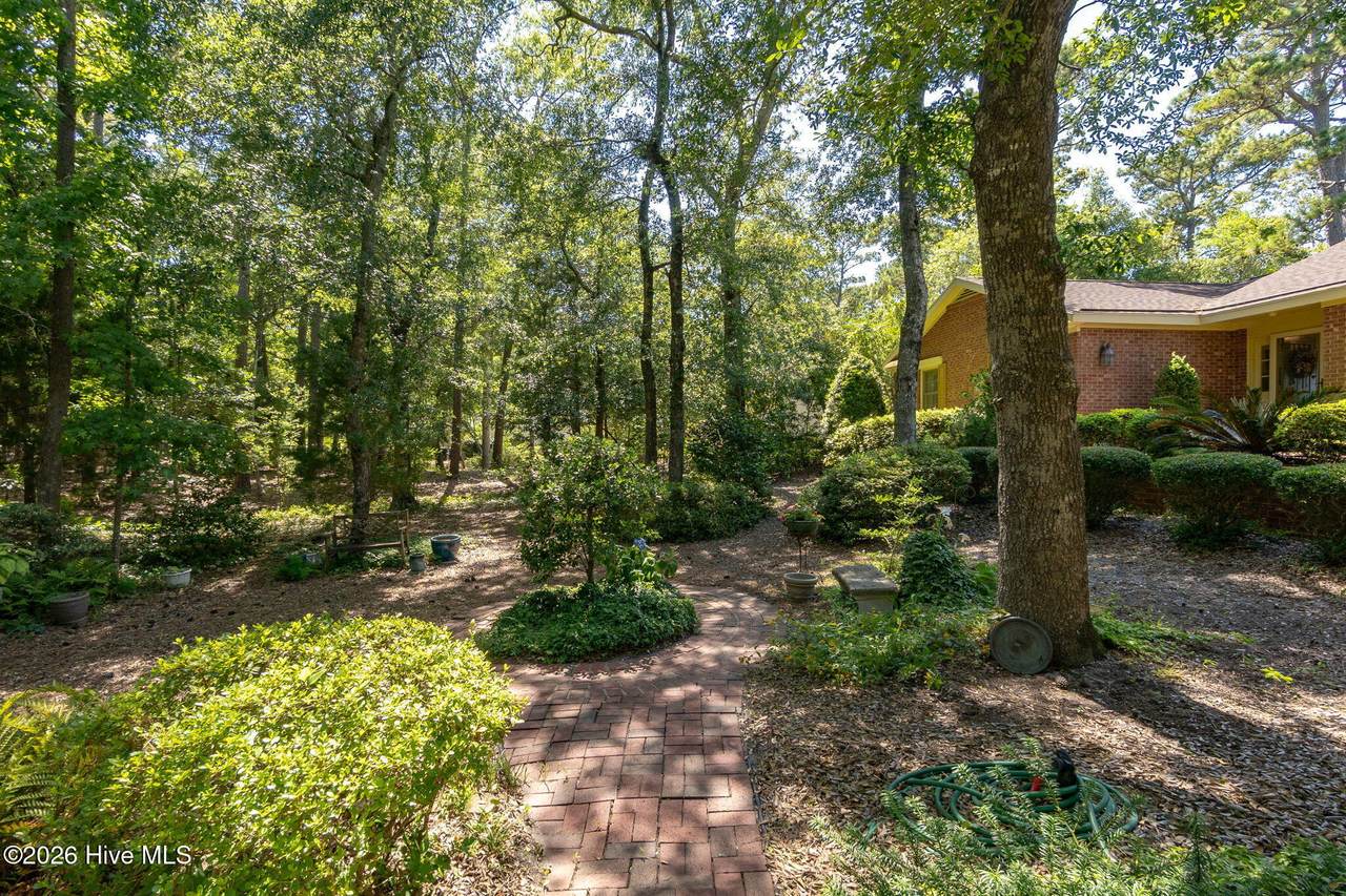 105 Magnolia Court - Photo 1