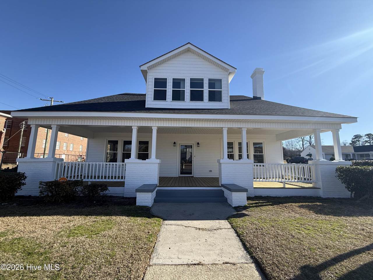 402 College Street - Photo 1