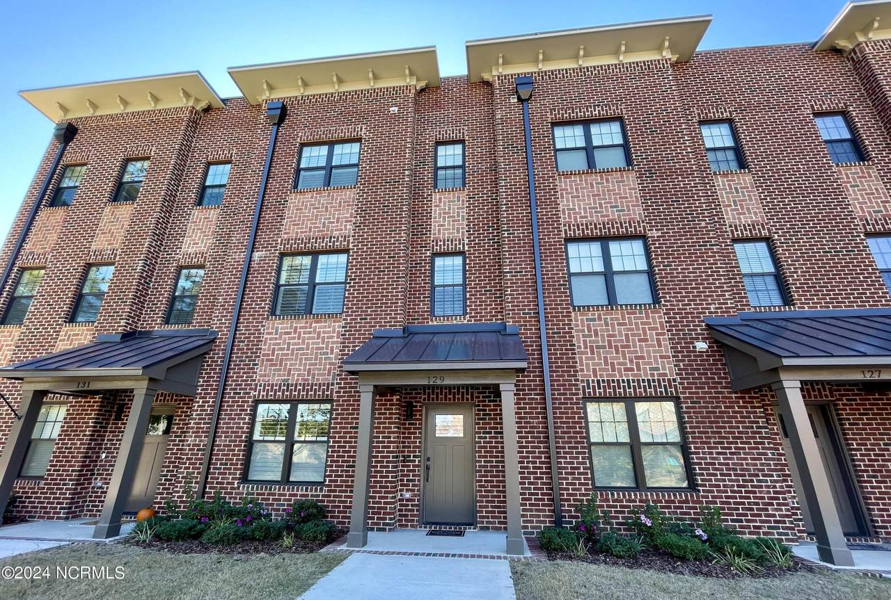 129 Lexington Lane - Photo 1