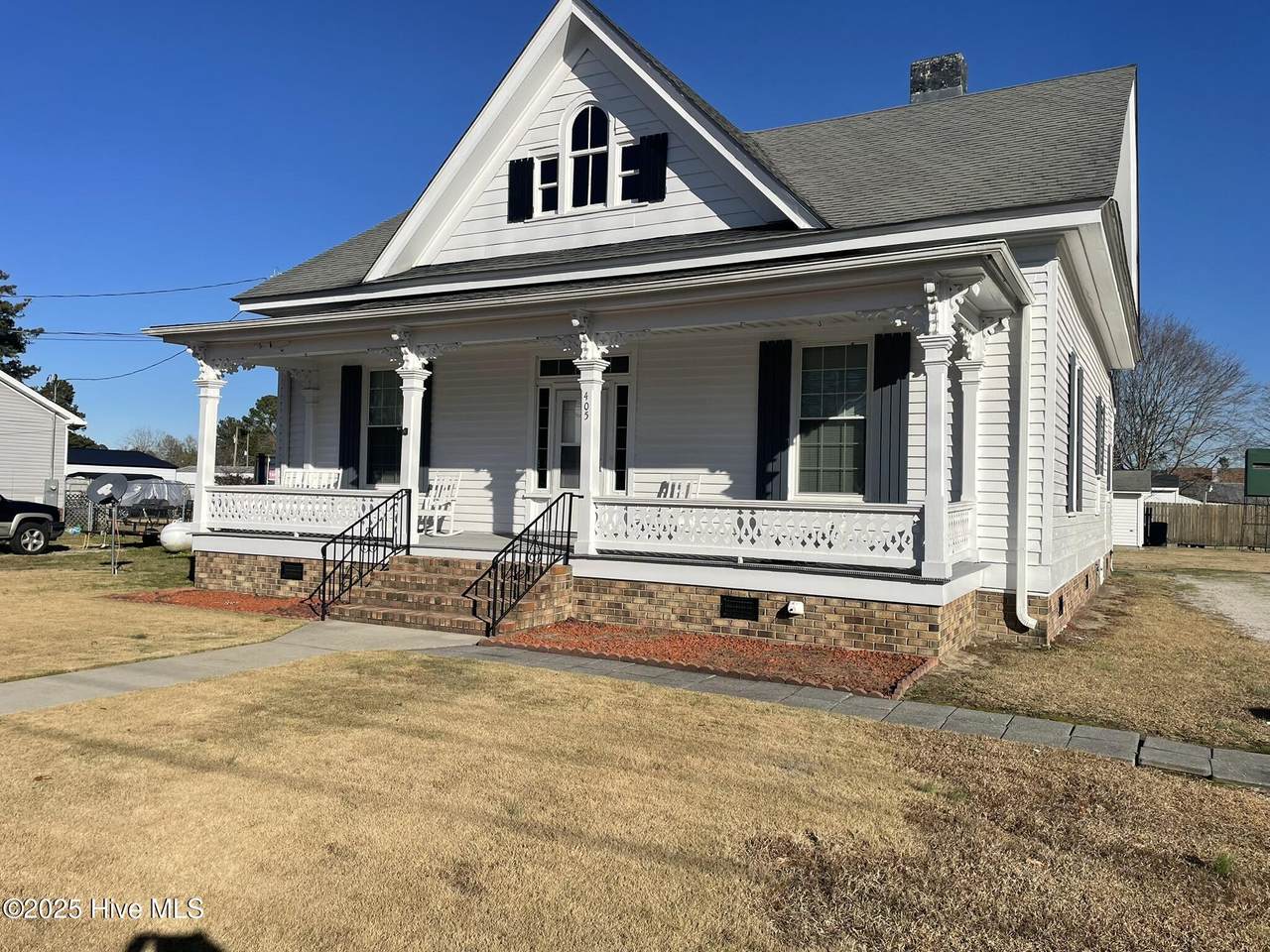 405 Center Street - Photo 1