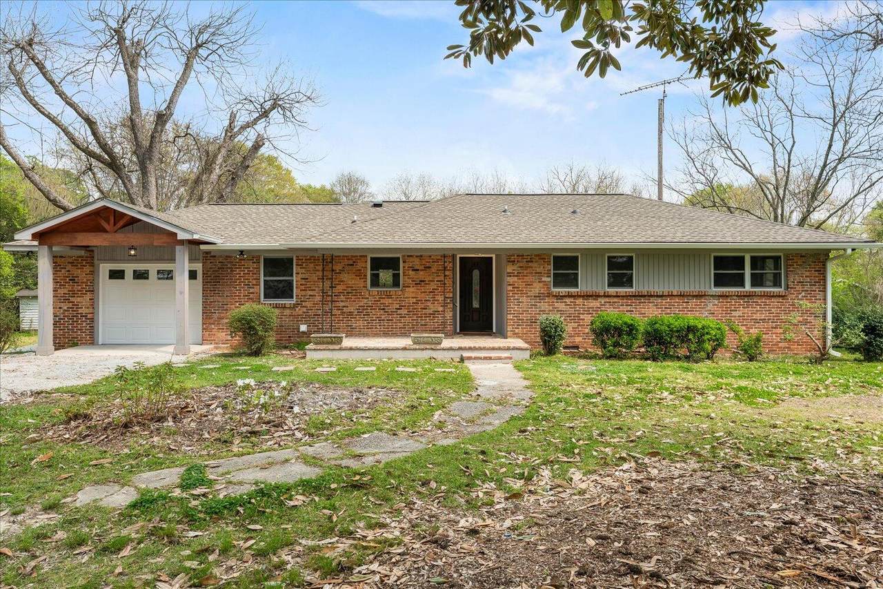 240 Newton Place - Photo 1