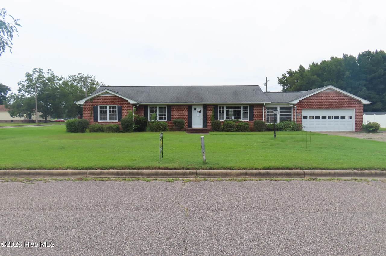 222 Sunset Drive - Photo 1