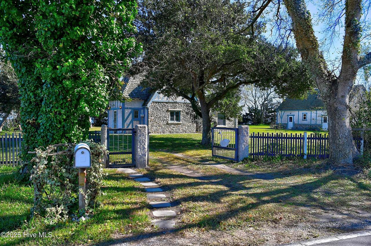 1436 Waterlily Road - Photo 1