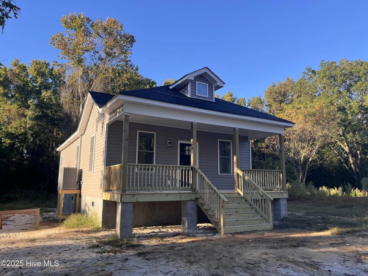 402 Moore Street - Photo 1