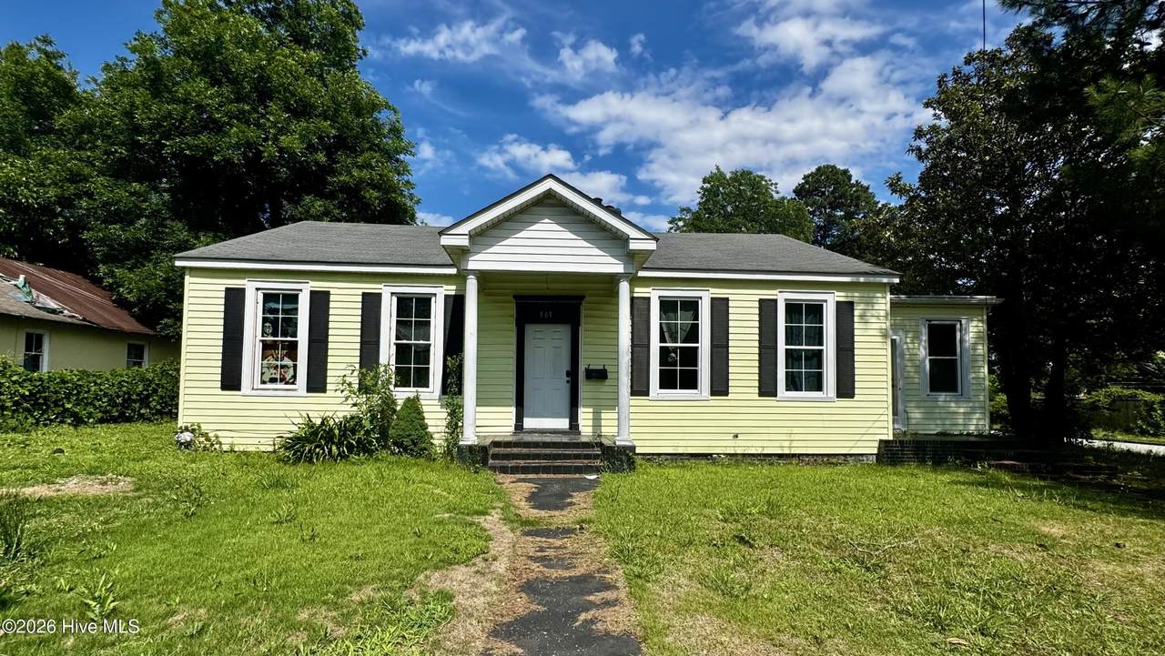 901 College Street - Photo 1
