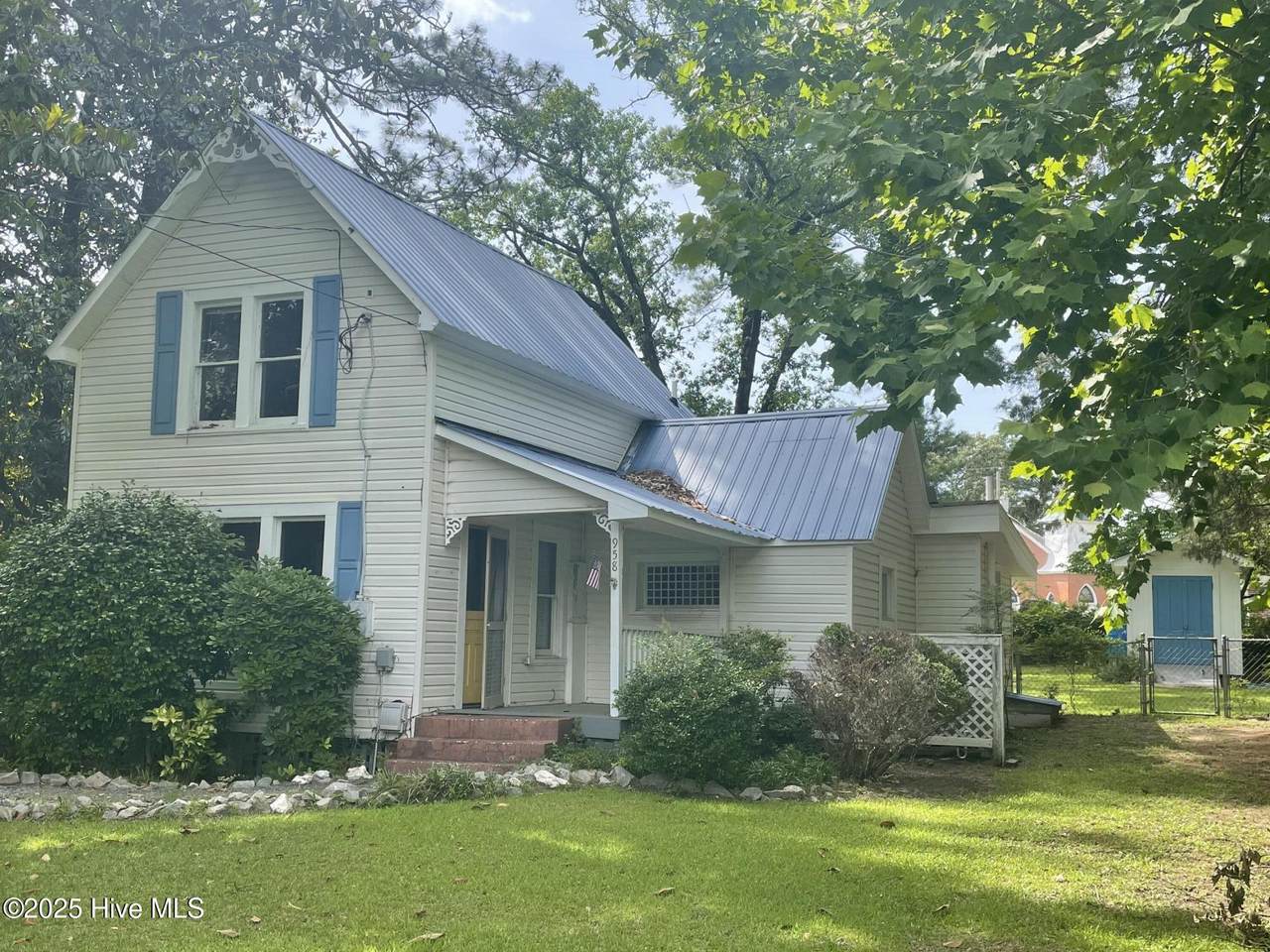 958 Holly Road - Photo 1