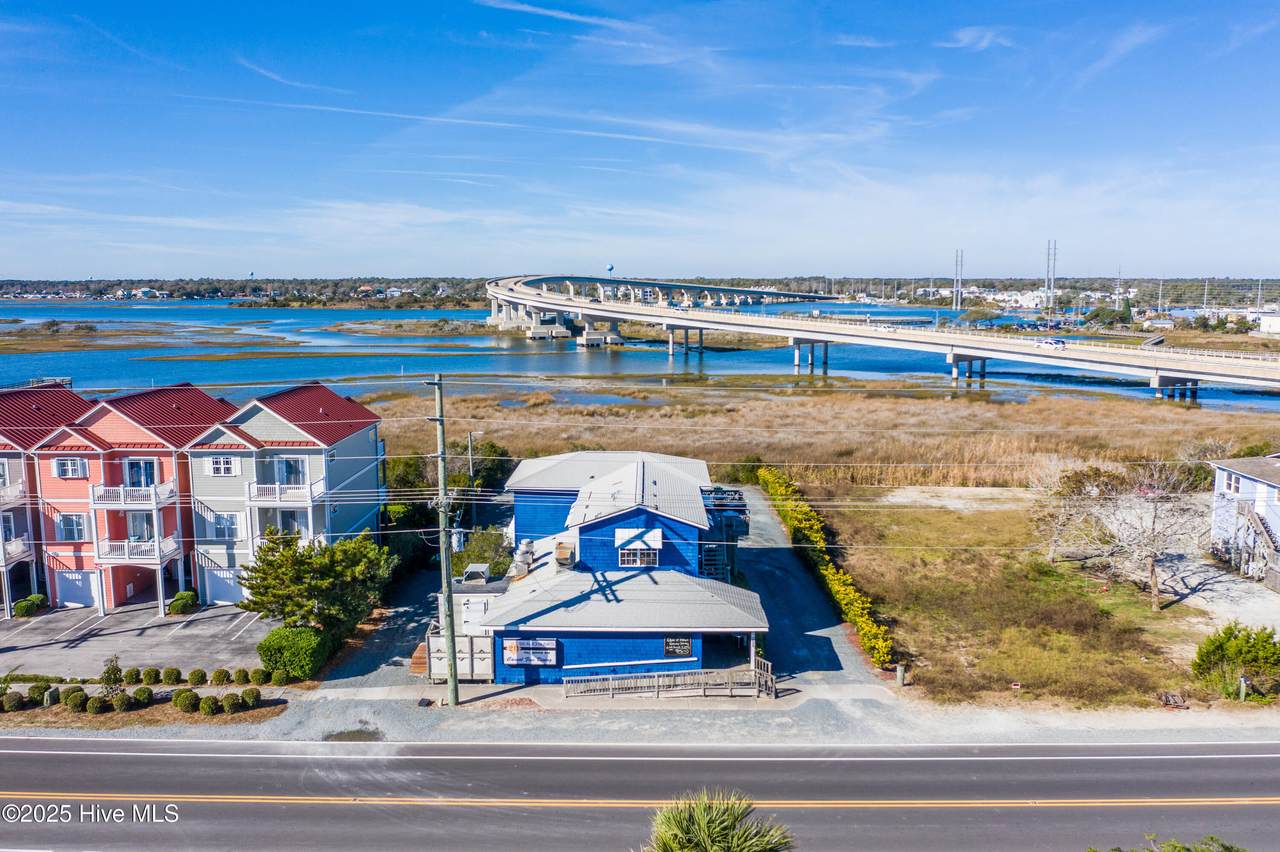 211 Topsail Drive - Photo 1