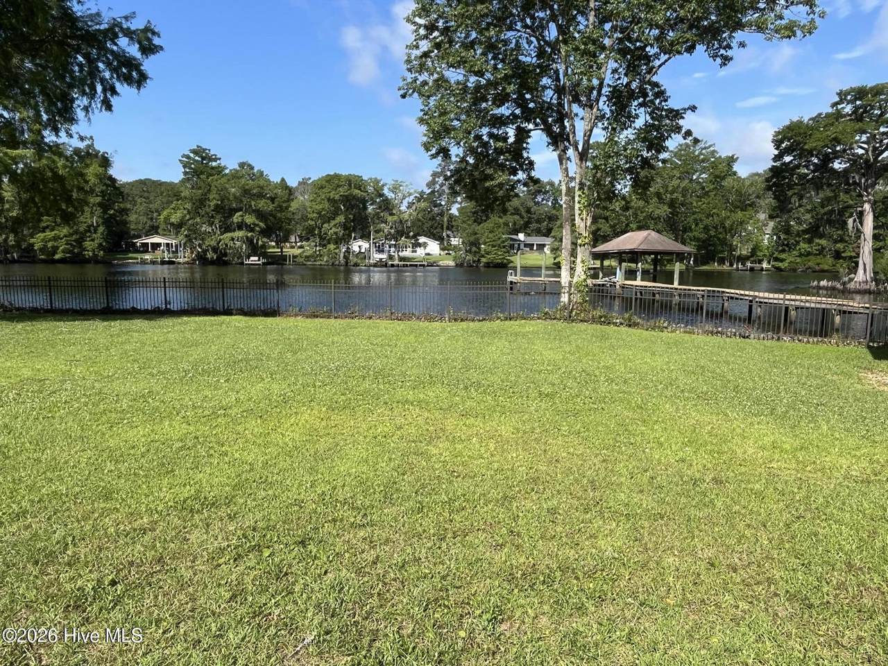 609 Creekwood Drive - Photo 1
