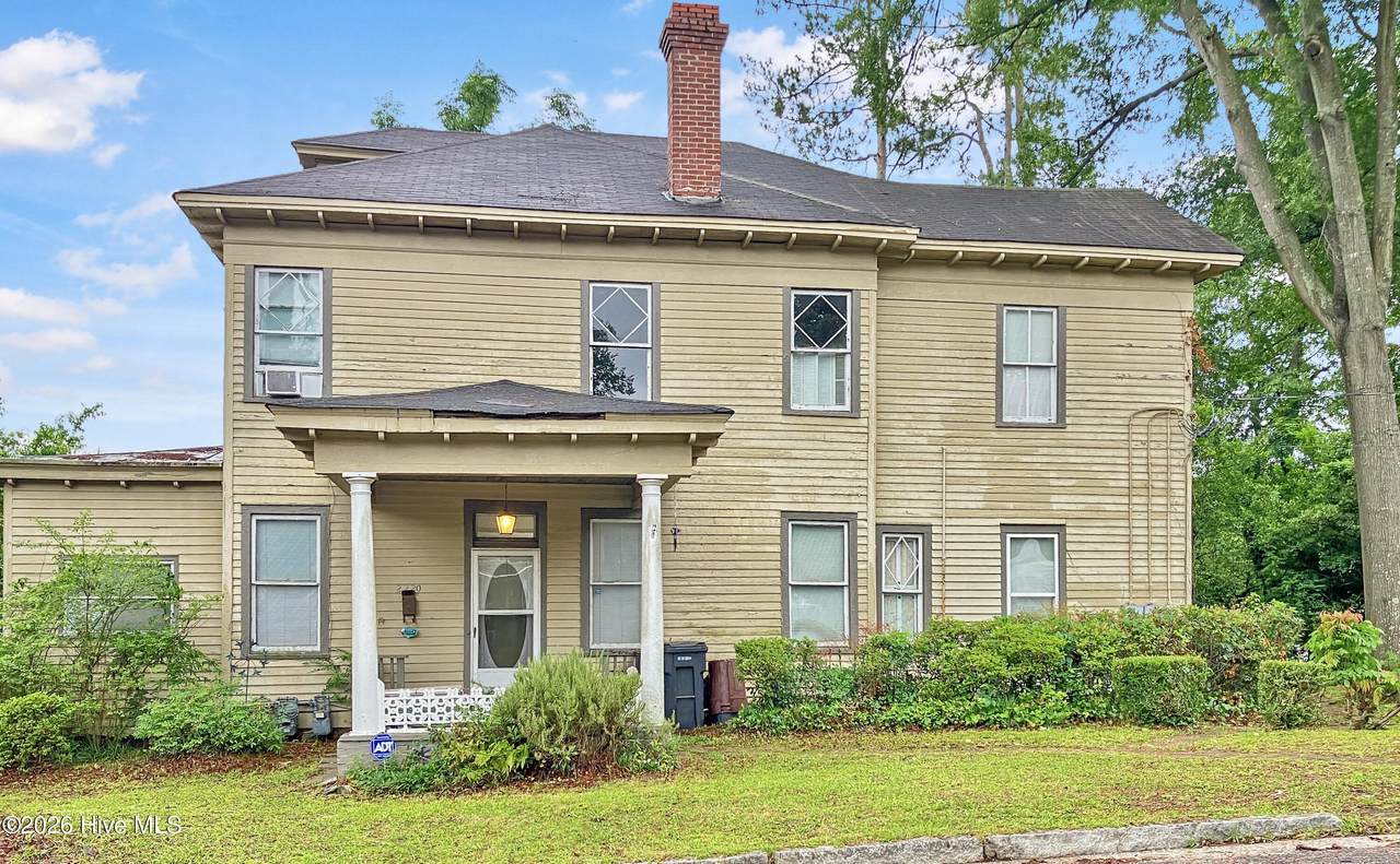 2220 Queens Way - Photo 1