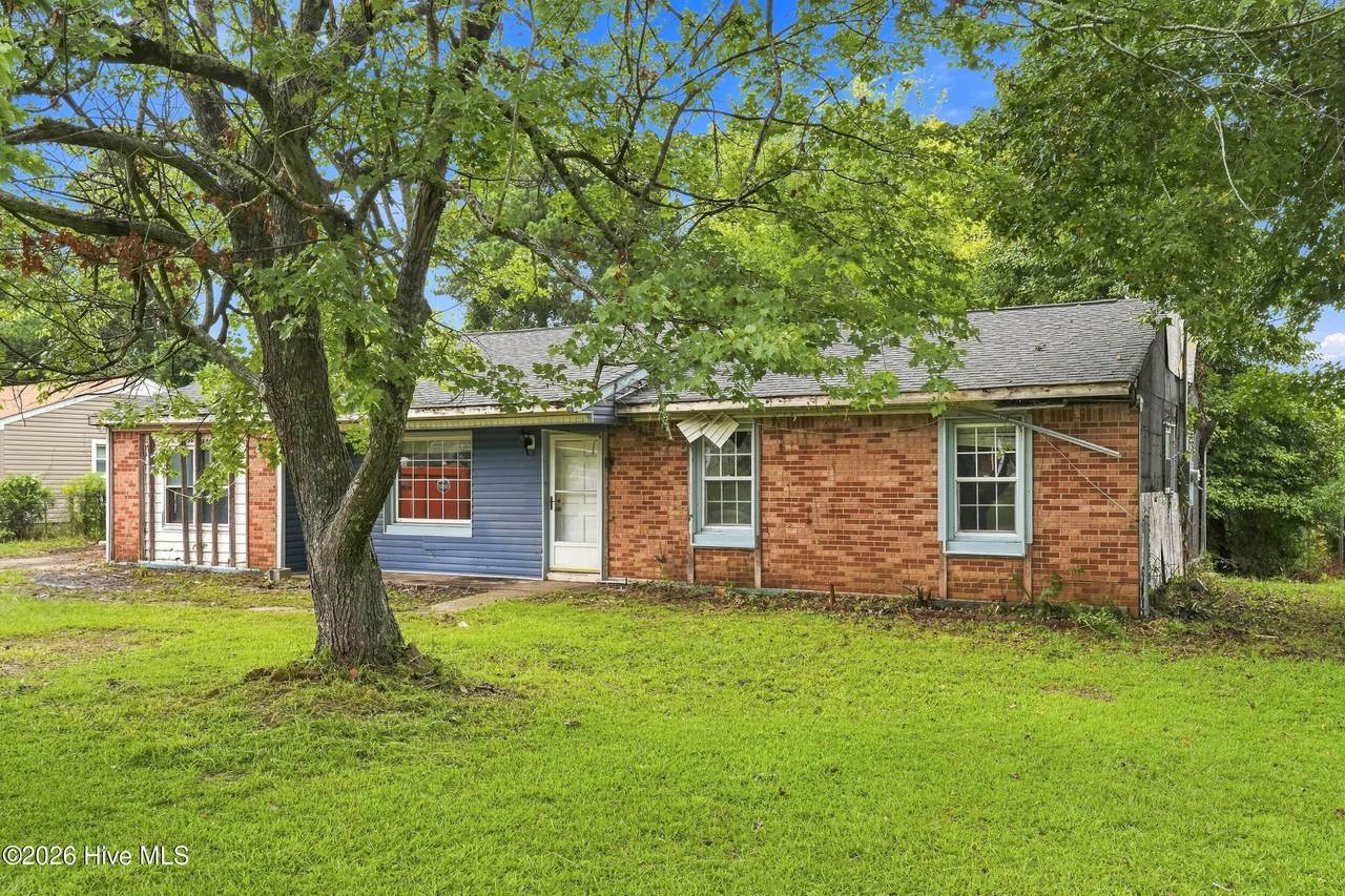102 Royal Drive - Photo 1