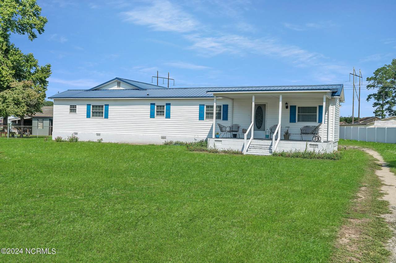 23161 Crandall Street - Photo 1