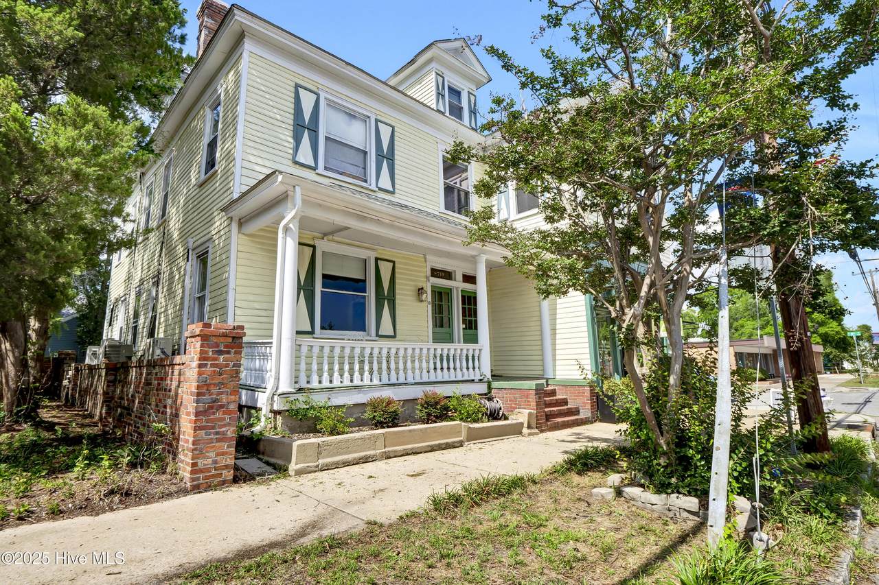 727 Princess Street - Photo 1