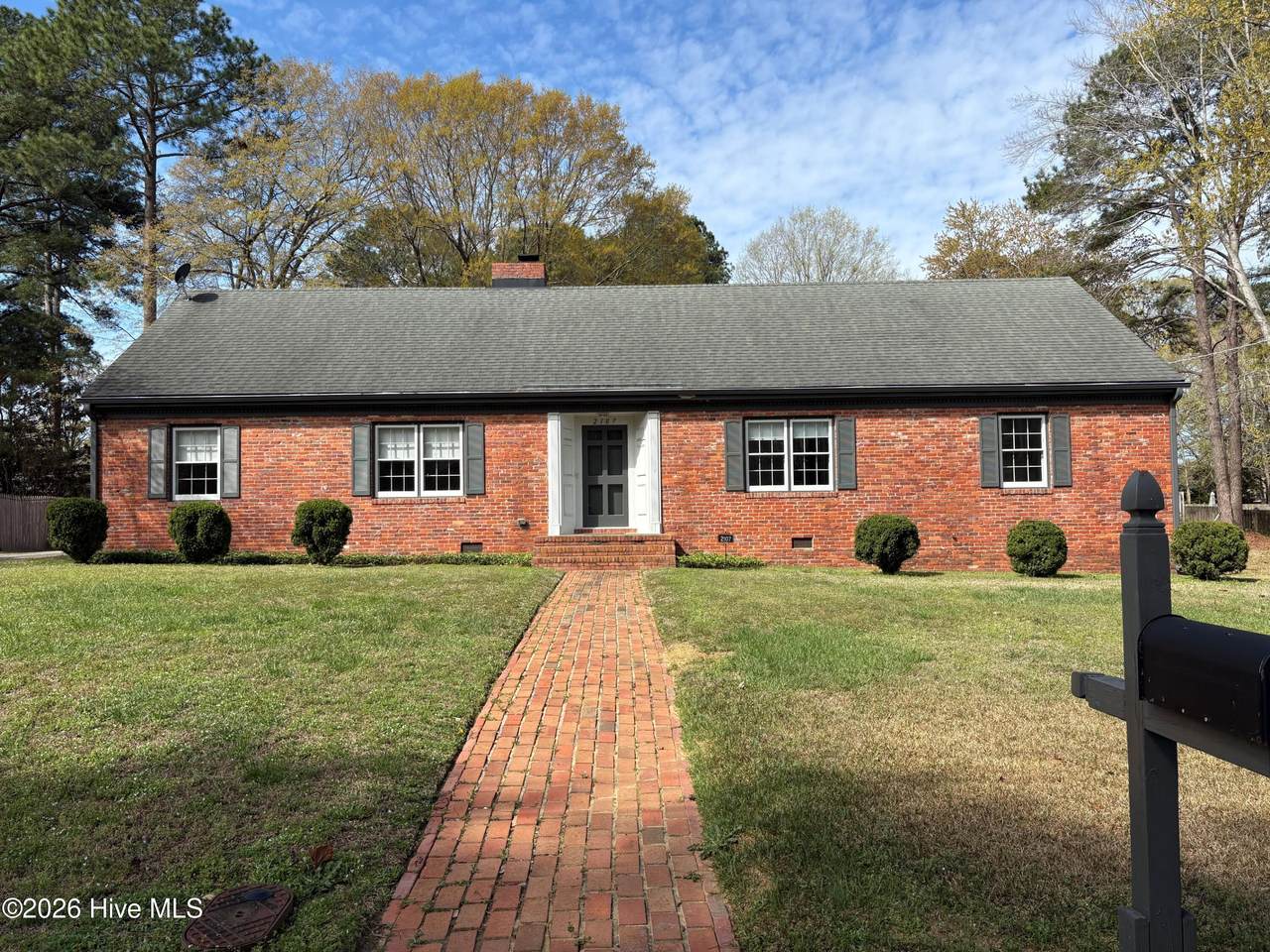 2107 Somerset Drive - Photo 1