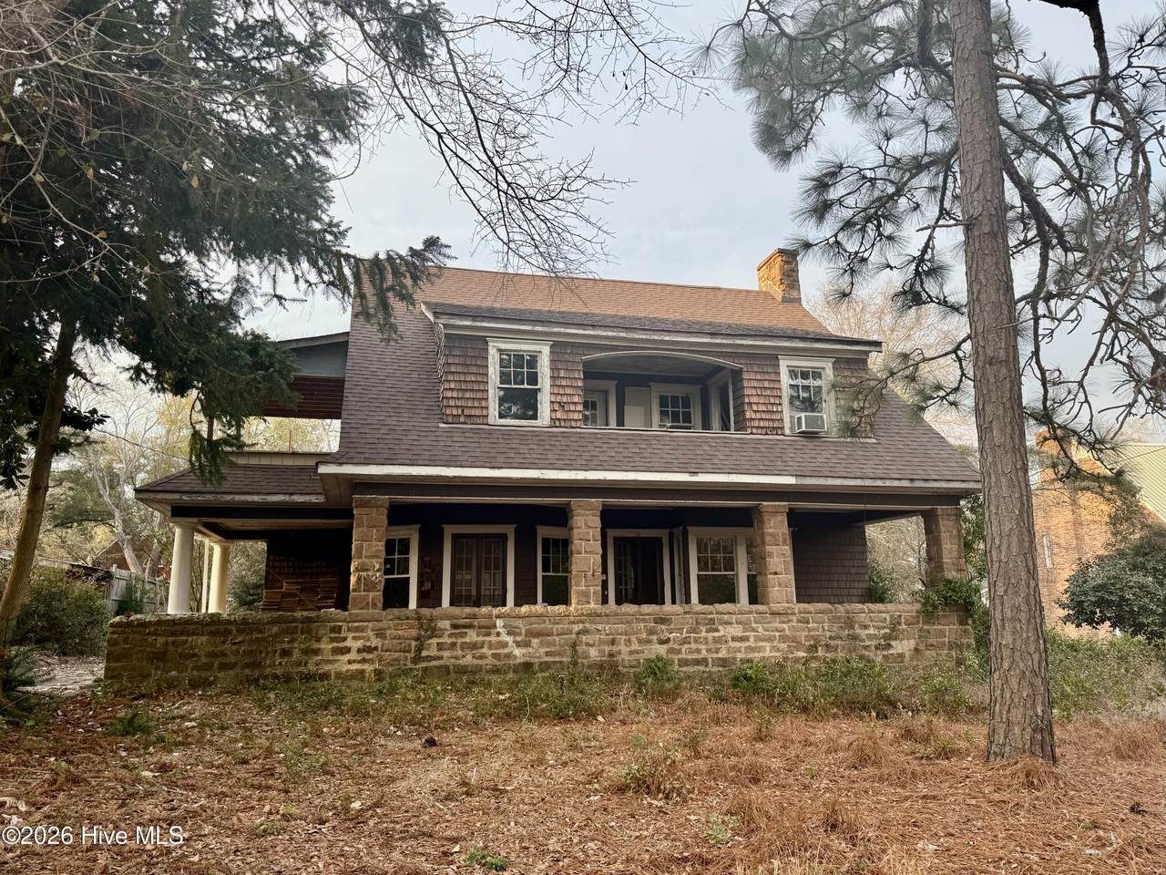 316 Entwistle Street - Photo 1