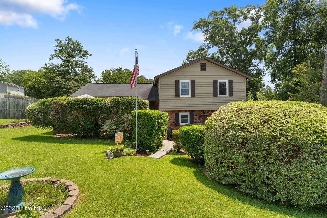 340 Oakleaf Court - Photo 1