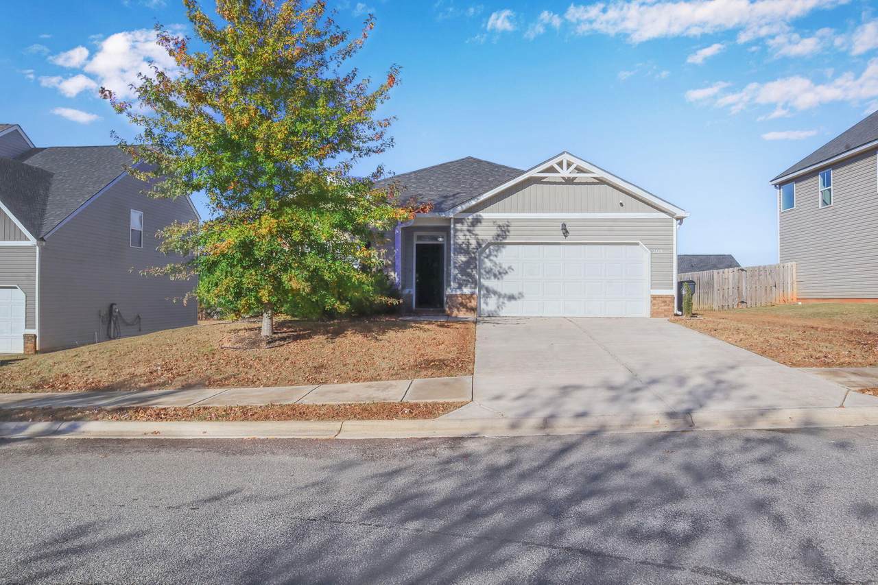 205 Hazelwood Court - Photo 1