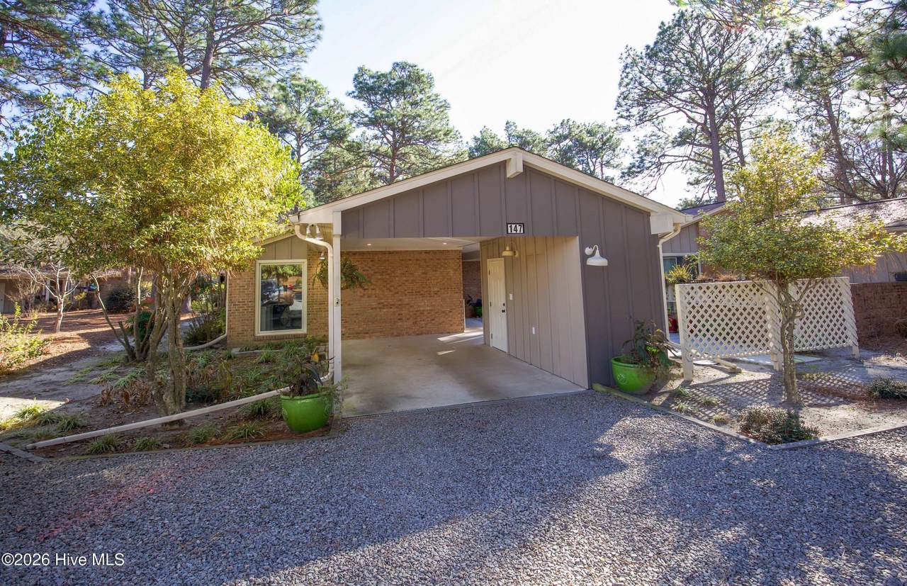 147 Knollwood Drive - Photo 1