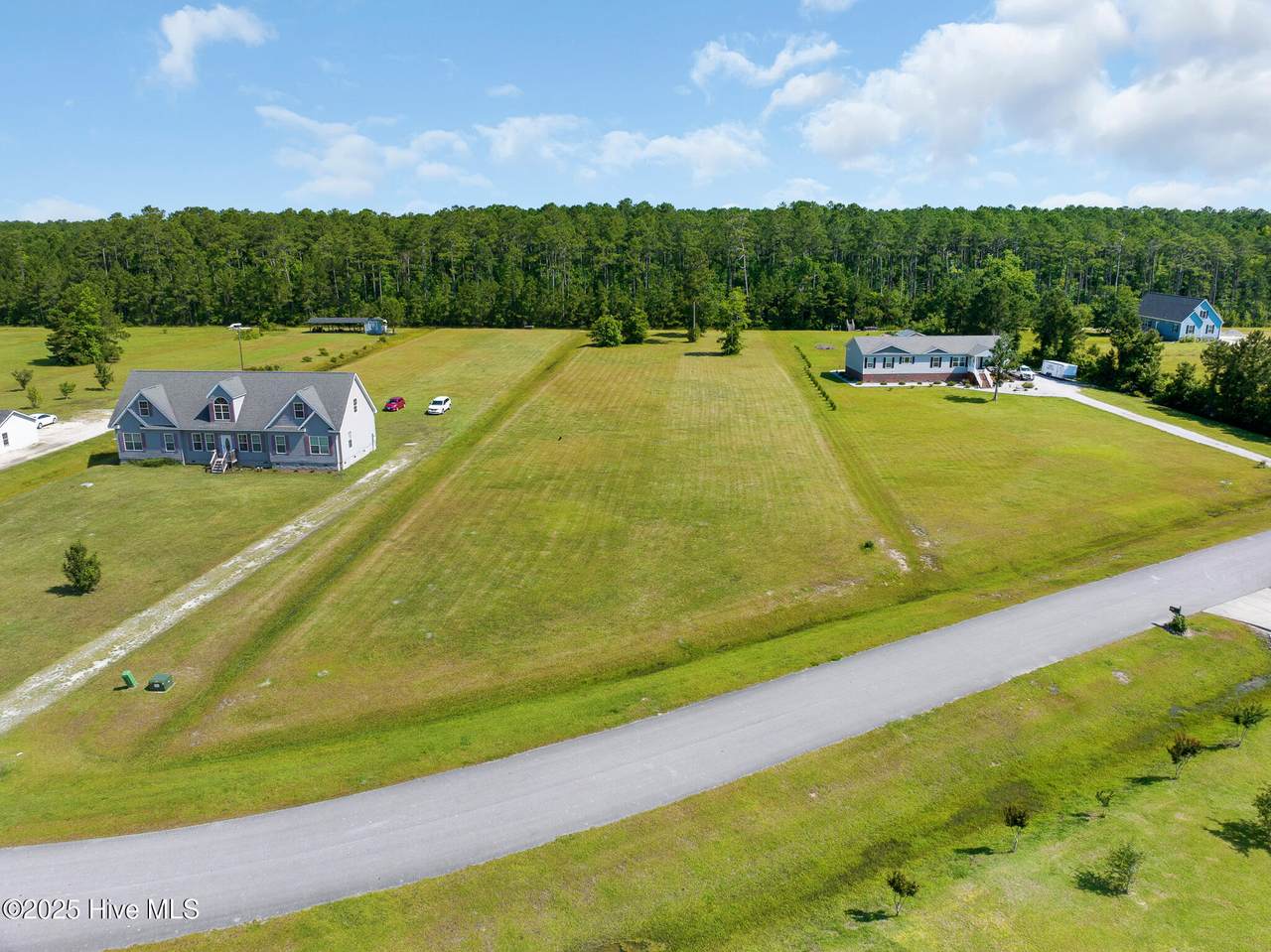 303 Mayflower Drive - Photo 1