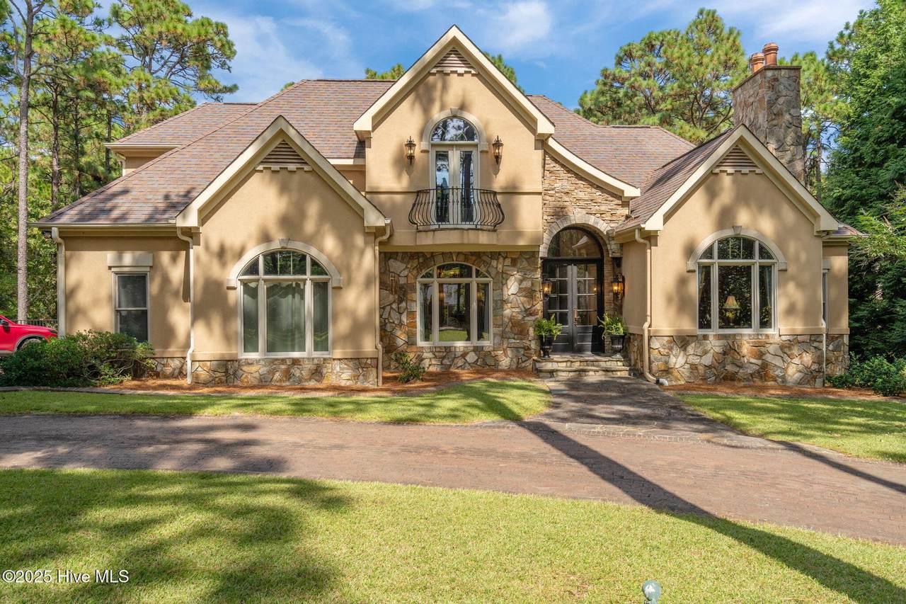 320 Arbutus Road - Photo 1