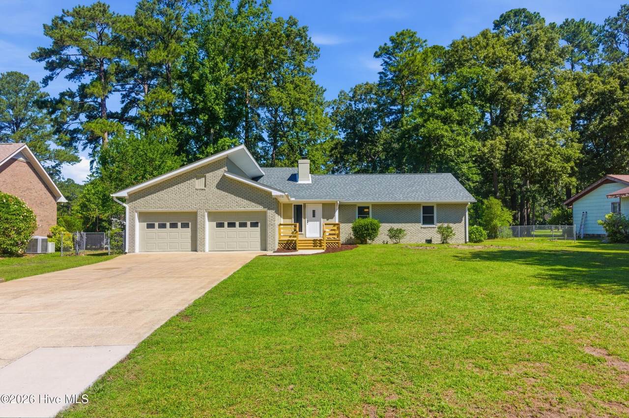 409 Plantation Drive - Photo 1