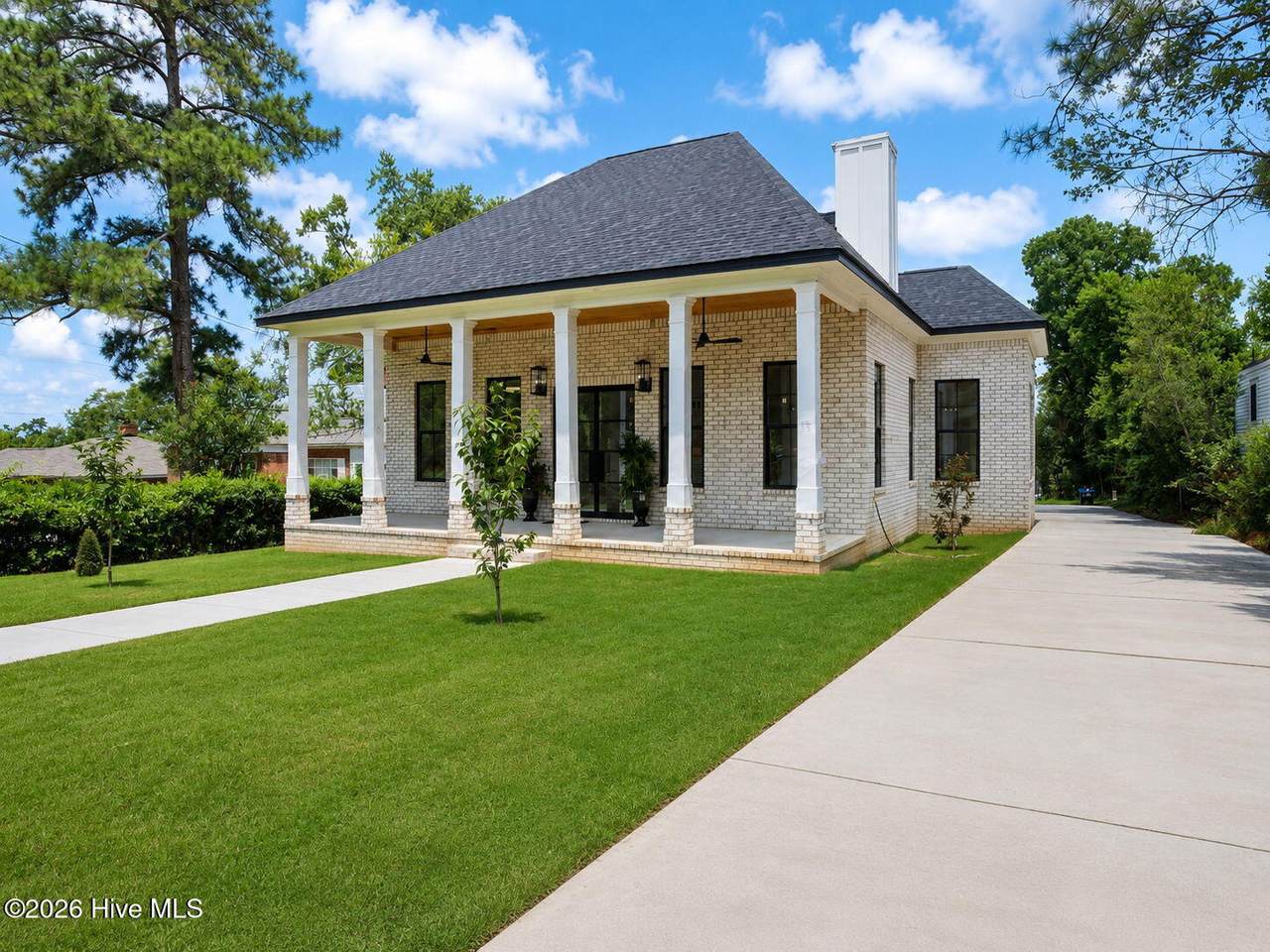 2719 Oakland Avenue - Photo 1