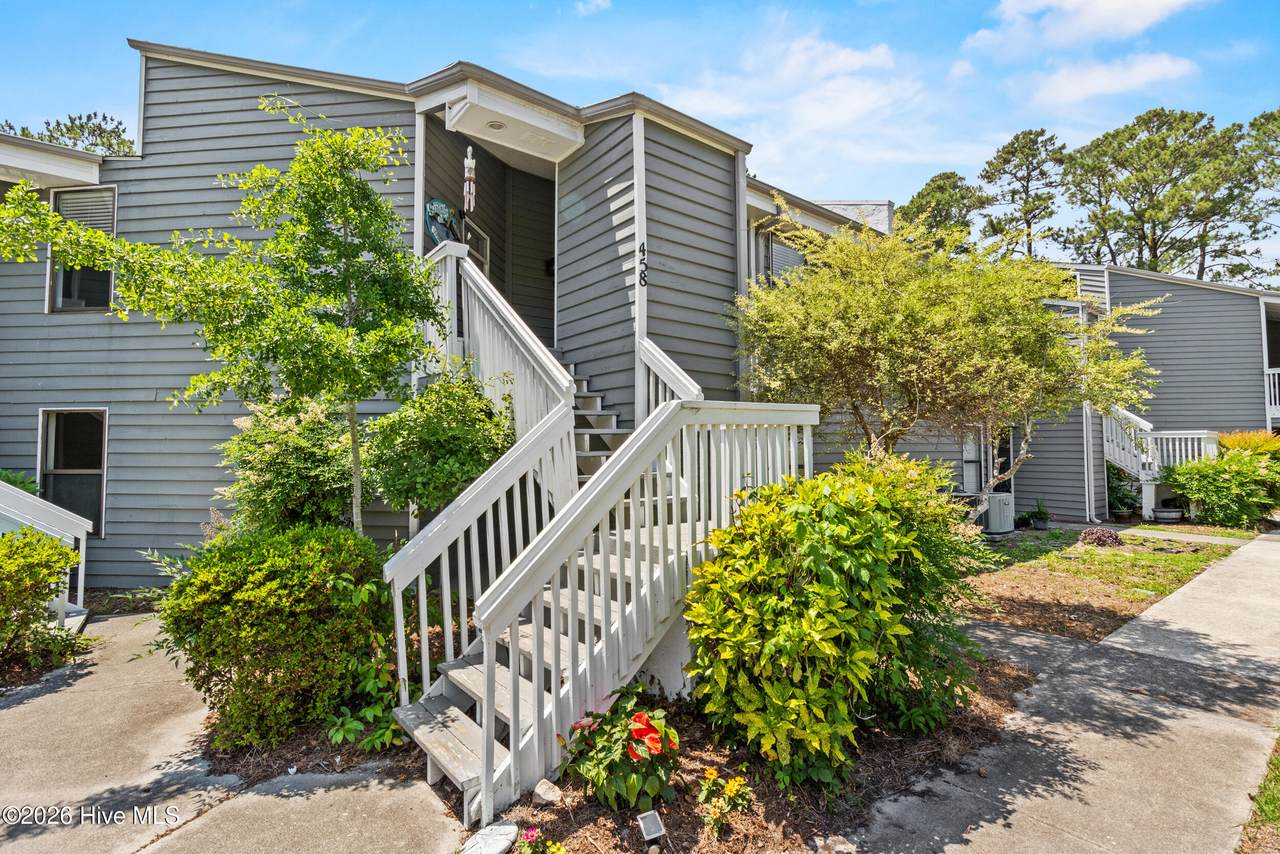 718 Azalea Drive - Photo 1