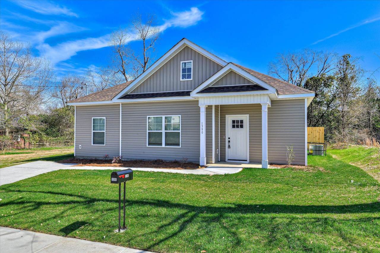 1590 Lee Beard Way - Photo 1