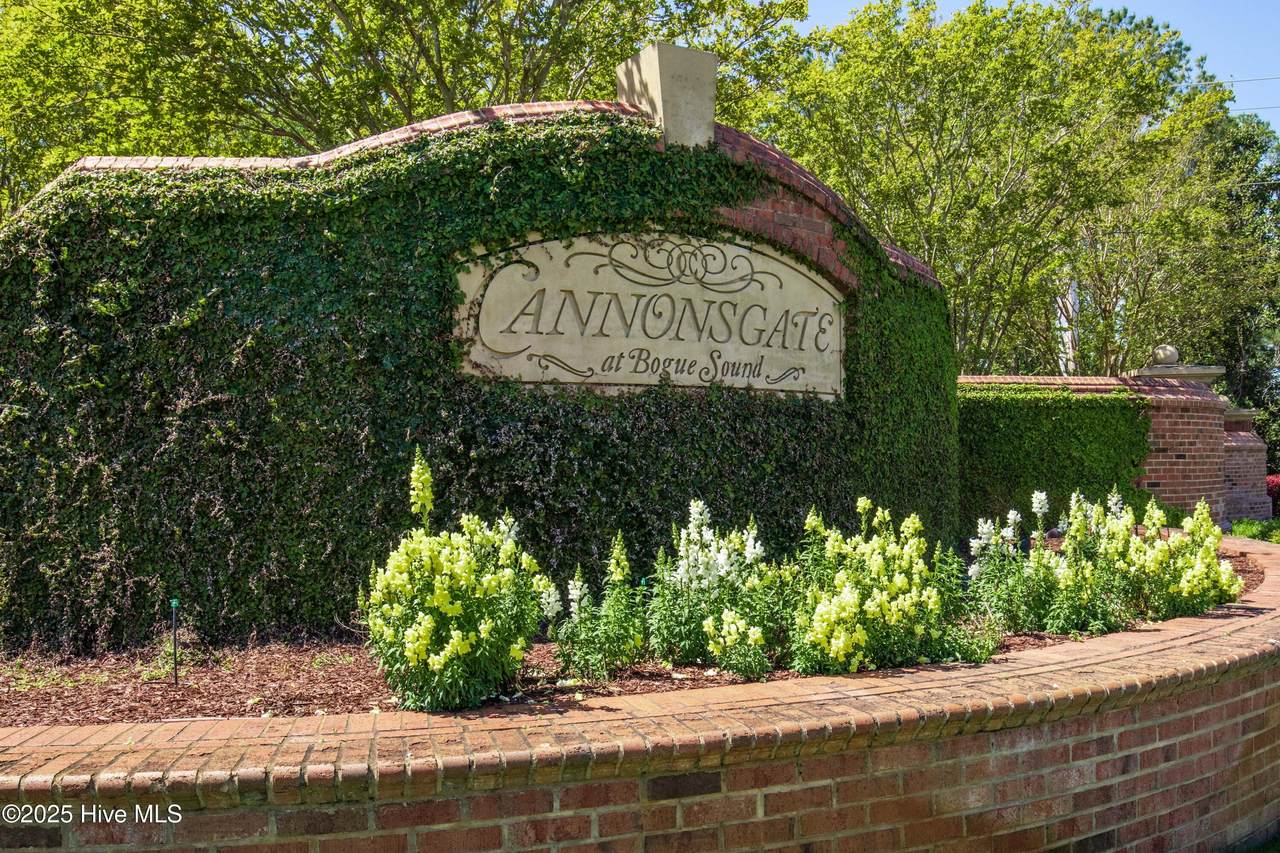 103 Emery Circle - Photo 1