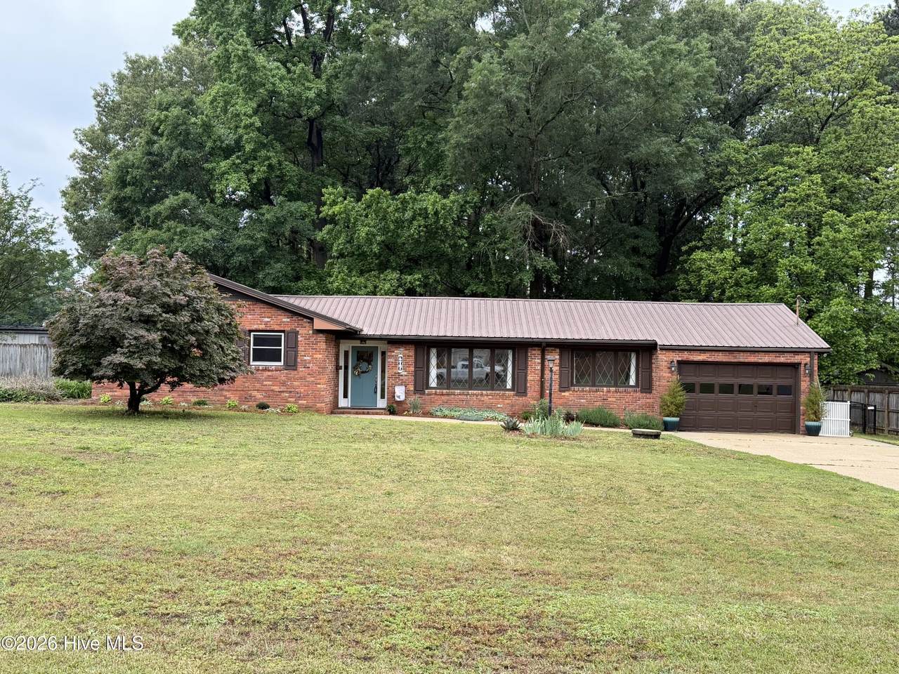 206 Connies Circle - Photo 1