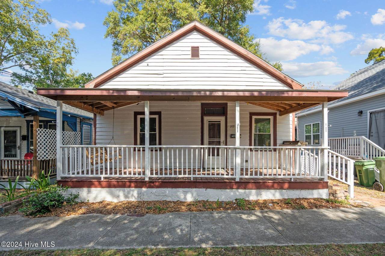 317 Queen Street - Photo 1