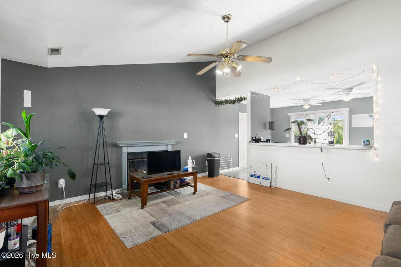 https://bt-photos.global.ssl.fastly.net/ncreg/1280_boomver_1_7dcd51e1765d67daa5cff4d5865a2c74-2.jpg