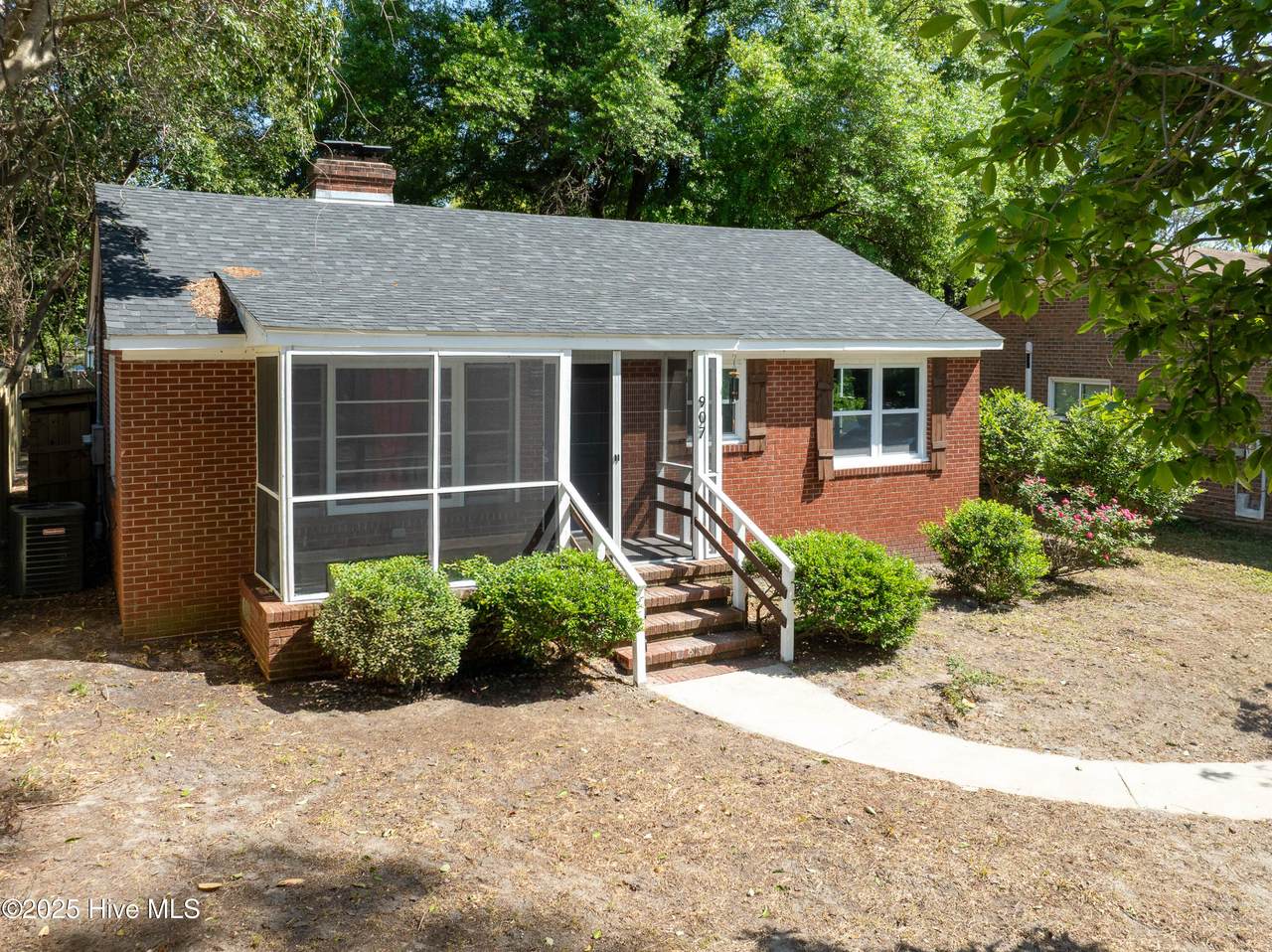 907 Bonham Avenue - Photo 1
