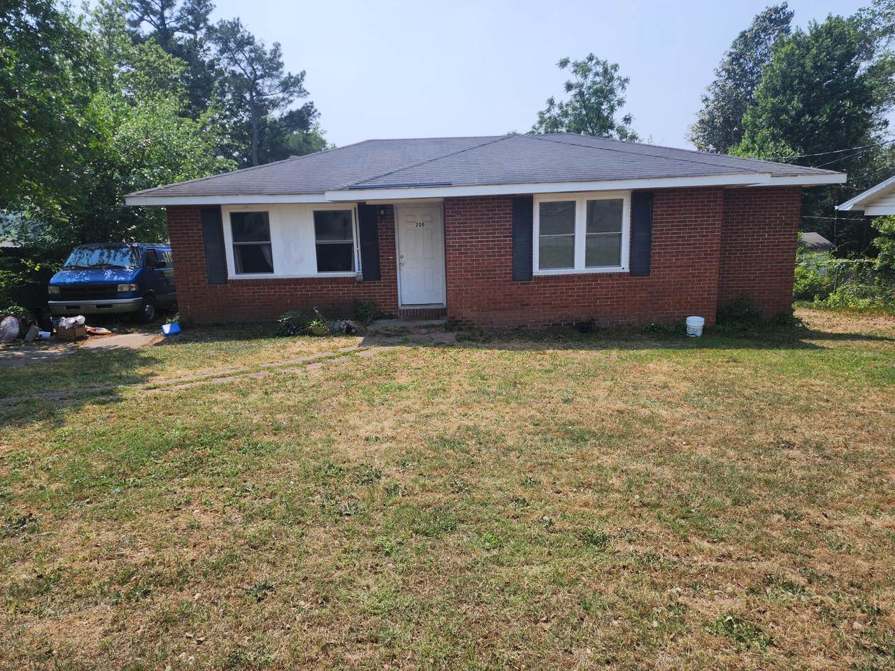 208 Edgewood Drive - Photo 1