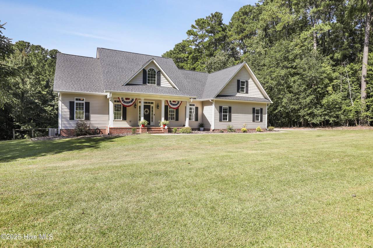 1002 Sunset Drive - Photo 1