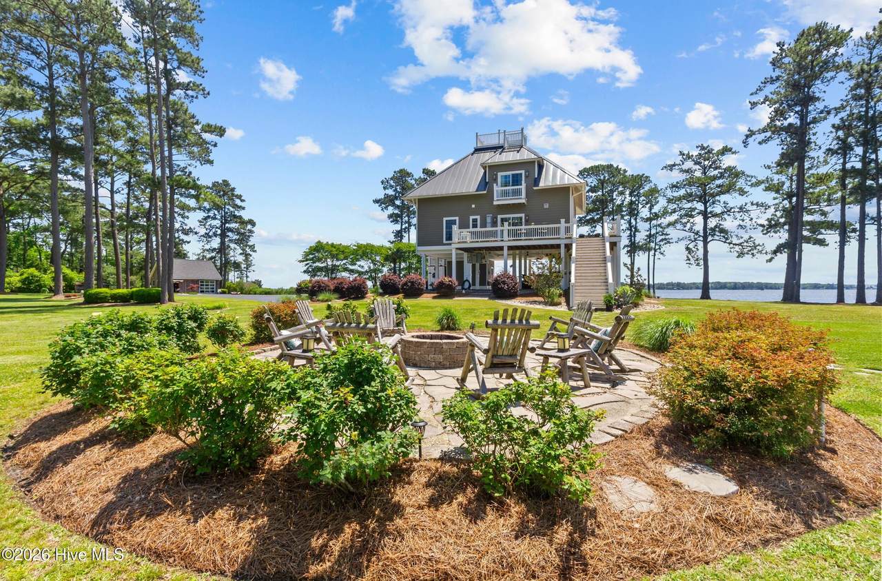 250 Hunters Point Drive - Photo 1