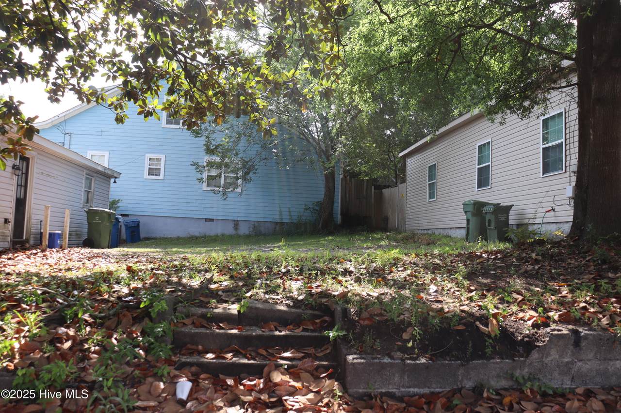 703 11 Street - Photo 1
