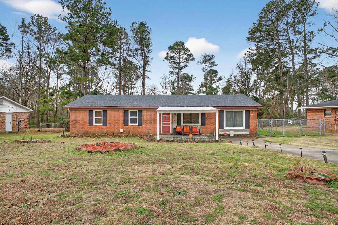 2914 Cumberland Drive - Photo 1