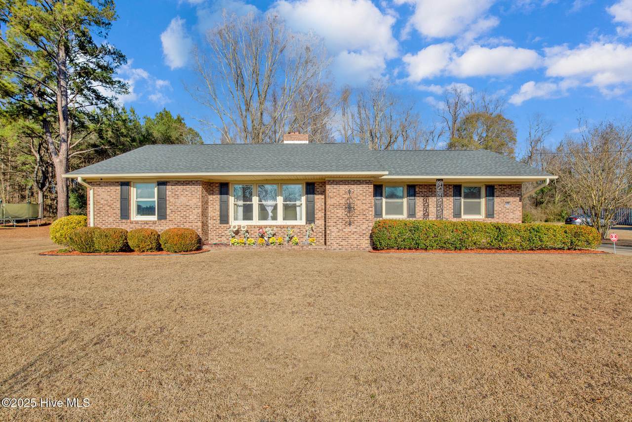 405 West Road - Photo 1