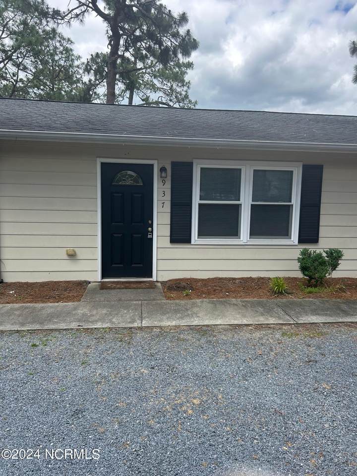 937 Ashe Street - Photo 1